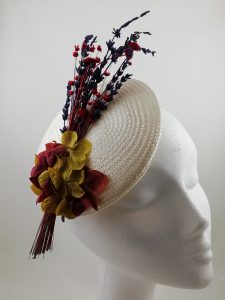 tocado sombrero diadema flores invitada multicolor