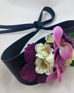 Fajín cinturón de piel negra con orquídeas