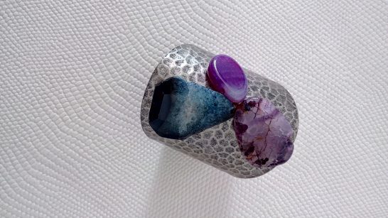 cuarzos piedras ágatas pulsera brazalete morados lila azul oscuro