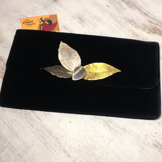 bolso cartera terciopelo negro detalle hojas metal dorado