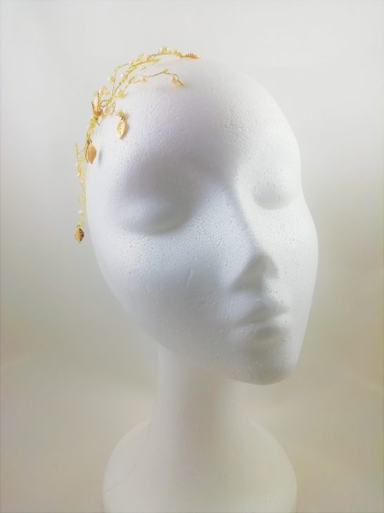 detalle pelo novia invitada dorado blanco perlas
