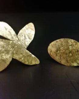 pendientes asimétricos latón dorado estrella pez